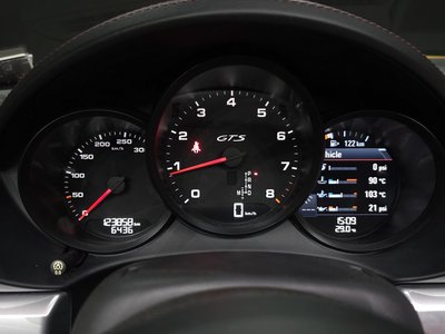 2018 Porsche 718 thumbnail 11