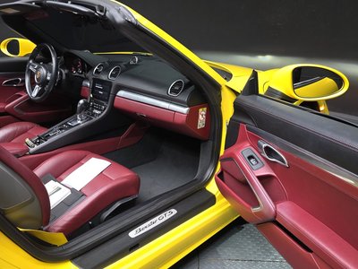 2018 Porsche 718 thumbnail 18