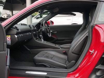 2018 Porsche 718 thumbnail 30