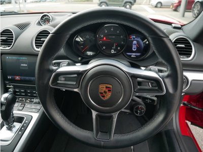 2018 Porsche 718 thumbnail 13