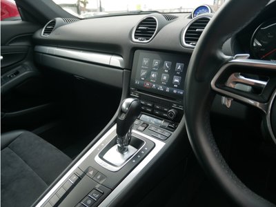 2018 Porsche 718 thumbnail 15