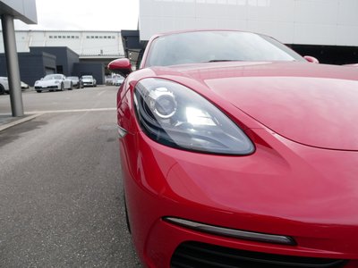 2018 Porsche 718 thumbnail 34