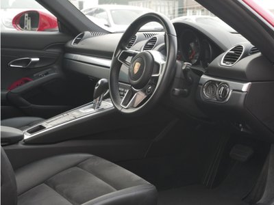 2018 Porsche 718 thumbnail 11