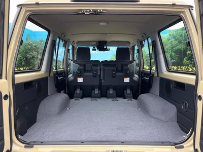 TOYOTA LAND CRUISER 70 - 9