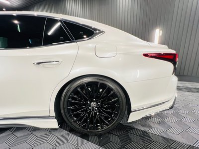 2023 Lexus LS — миниатюра 17