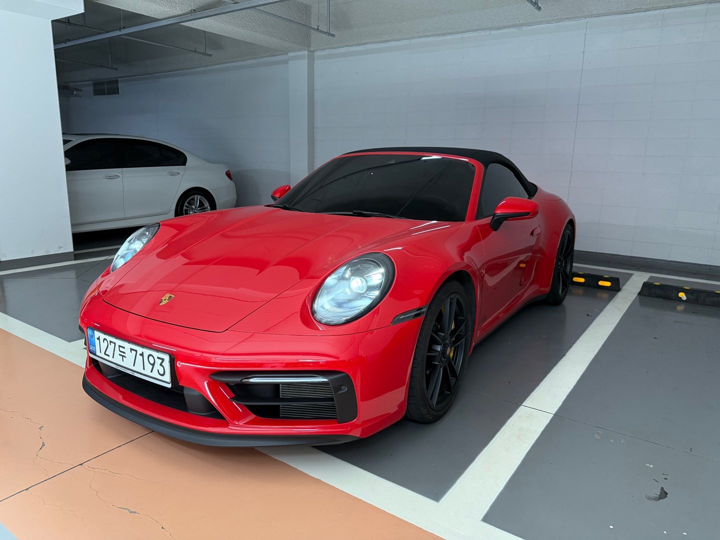 PORSCHE 911 - View 1