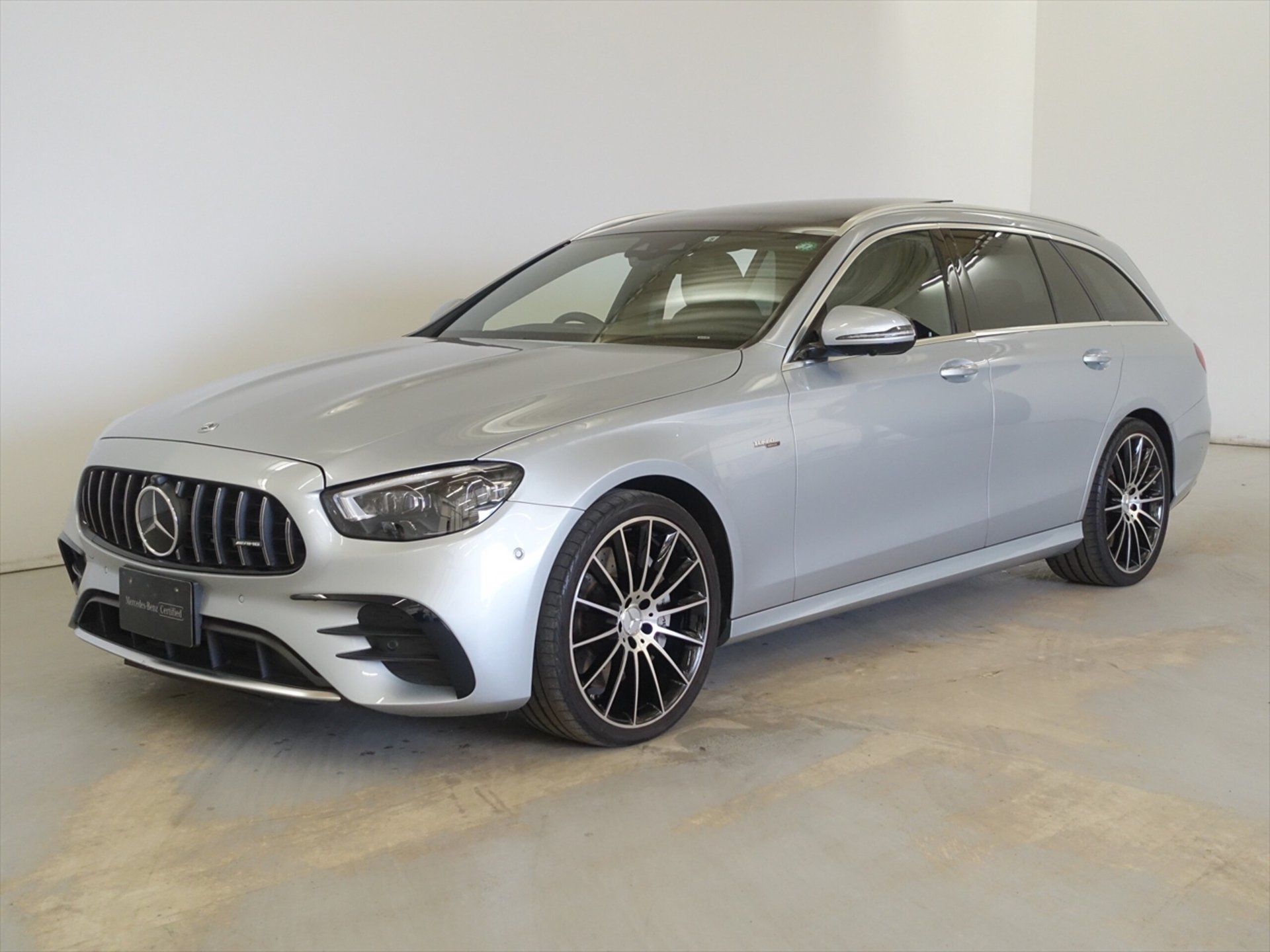 MERCEDES-BENZ E-CLASS WAGON AMG - View 1