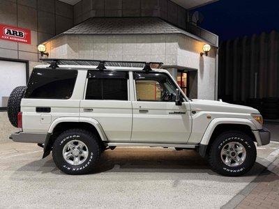TOYOTA LAND CRUISER 70 - 2