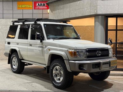 TOYOTA LAND CRUISER 70 - 1