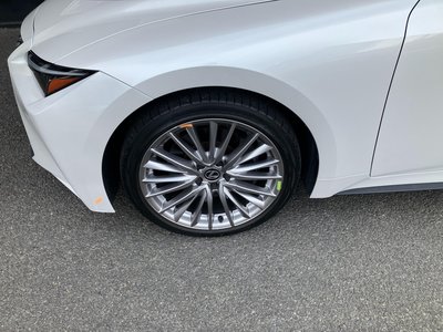 2023 Lexus IS — миниатюра 36
