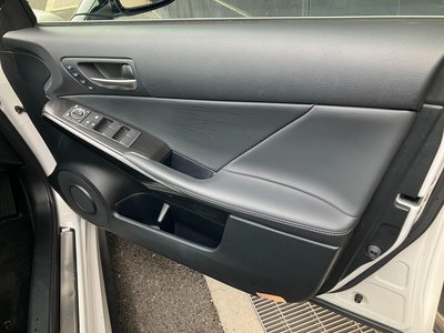 2023 Lexus IS — миниатюра 17