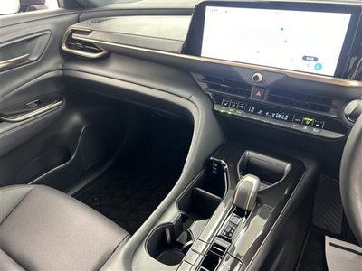 صورة مصغرة 32 لـ 2023 Toyota CROWN SPORT
