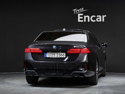 BMW 5 SERIES - 4