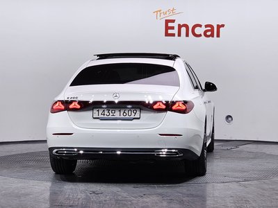 MERCEDES-BENZ E-CLASS - 4