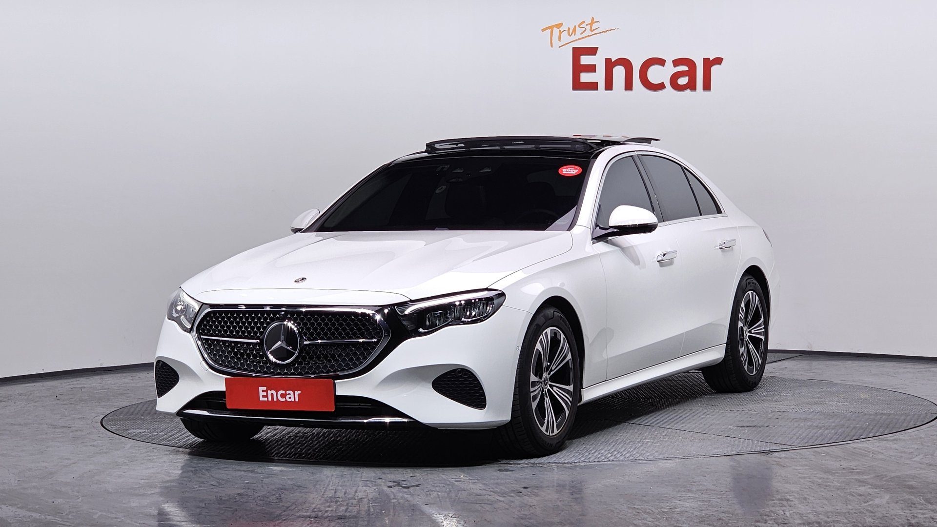 MERCEDES-BENZ E-CLASS - View 1