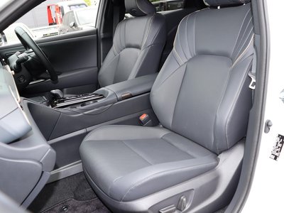 2025 Toyota CROWN SPORT — миниатюра 33