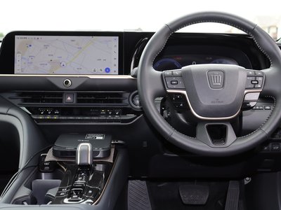 2025 Toyota CROWN SPORT photo 3