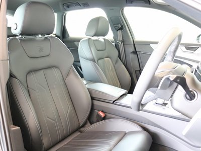 2025 AUDI A6 AVANT photo 8