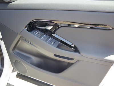 صورة 8 لـ 2025 LAND Rover RANGE ROVER EVOQUE