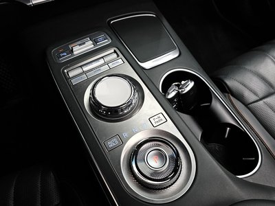 2021 Genesis GV70 — миниатюра 12
