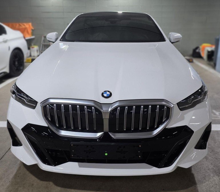 BMW 5 SERIES - View 1