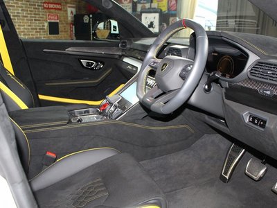 2023 Lamborghini URUS — миниатюра 22