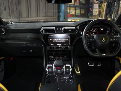 2023 Lamborghini URUS — фото 2