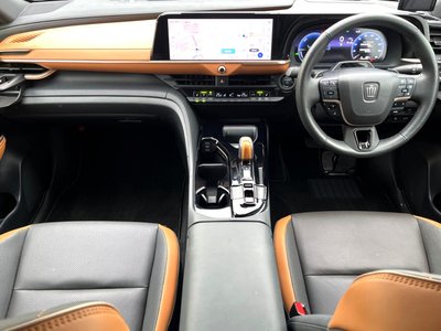 2023 Toyota CROWN CROSSOVER photo 2