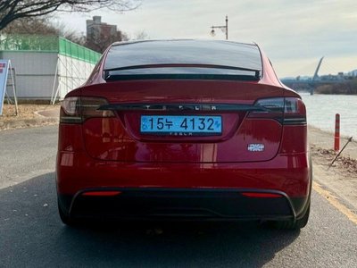 TESLA MODEL X - 7