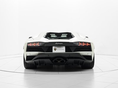 LAMBORGHINI AVENTADOR - 8
