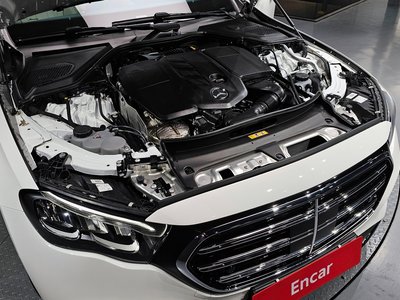 MERCEDES-BENZ E-CLASS - 7