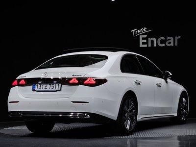 MERCEDES-BENZ E-CLASS - 4