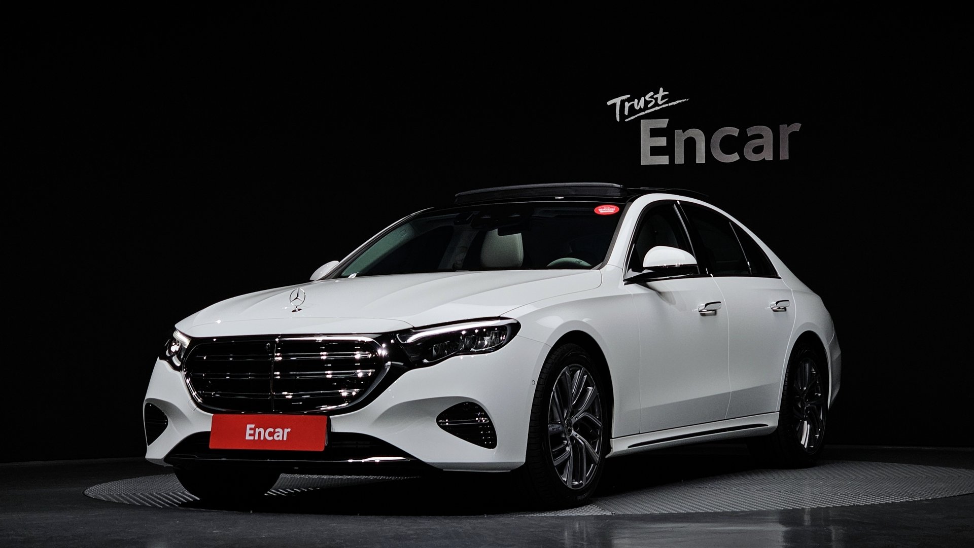 MERCEDES-BENZ E-CLASS - View 1