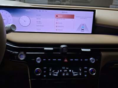 2025 Genesis G80 (RG3) thumbnail 14