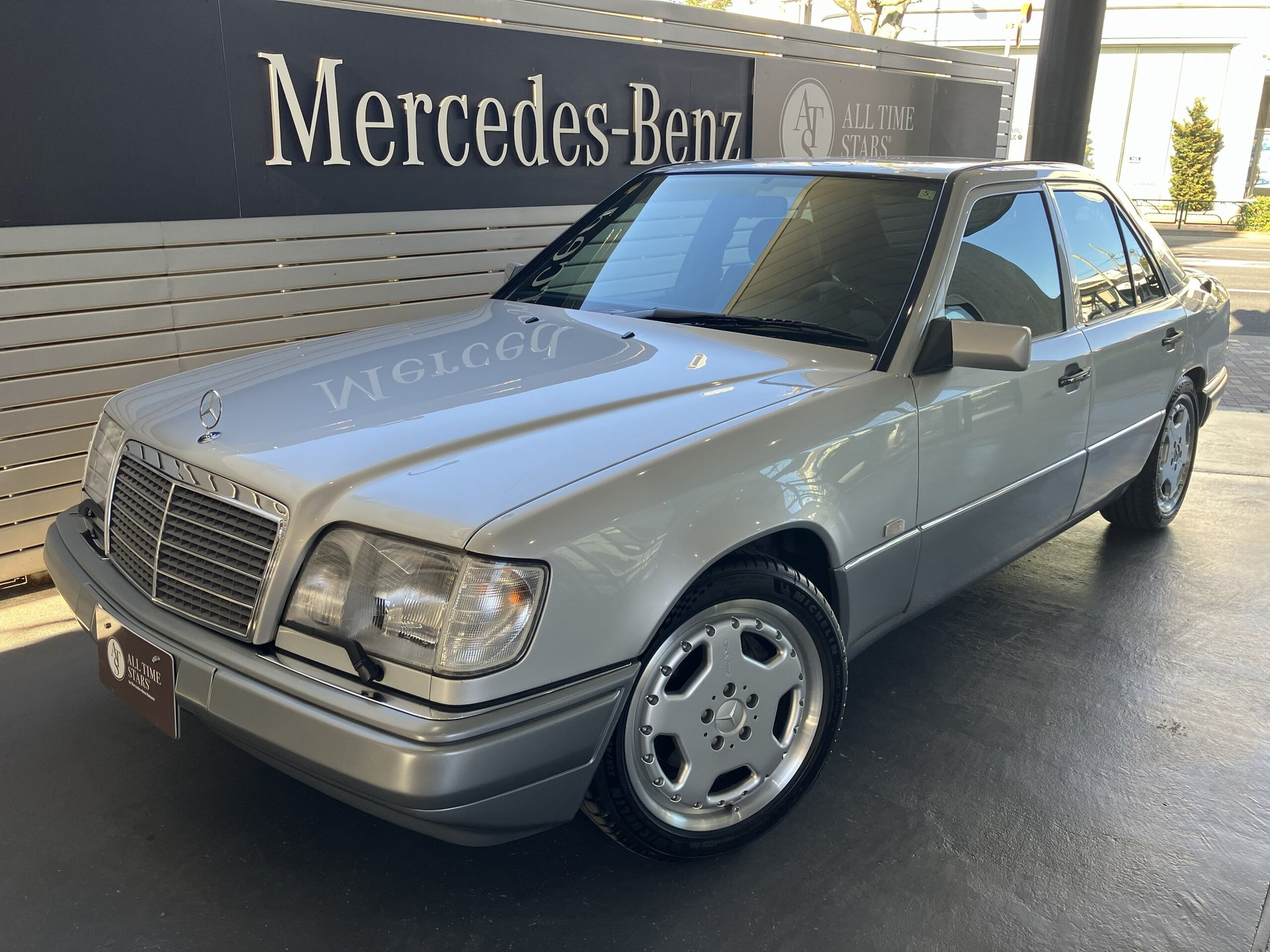 MERCEDES-BENZ E-CLASS - View 1