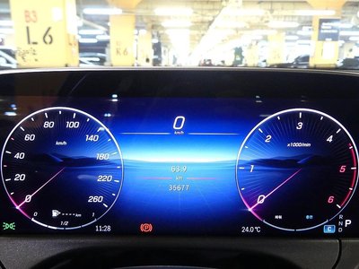 MERCEDES-BENZ E-CLASS - 8