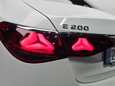 صورة 10 لـ 2025 Mercedes-BENZ E-CLASS