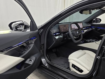 2025 BMW 5 SERIES photo 10