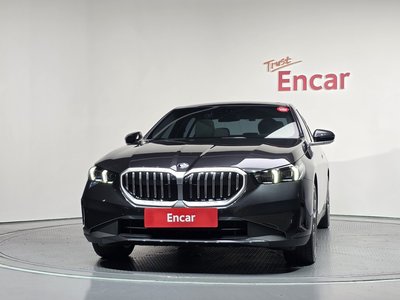 2025 BMW 5 SERIES photo 2