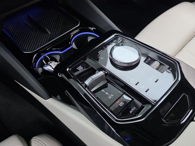 2025 BMW 5 SERIES photo 9