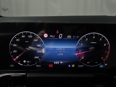 MERCEDES-BENZ GLA - 8