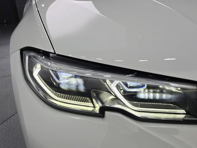 2022 BMW 3 SERIES photo 9