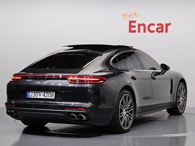 PORSCHE PANAMERA - 3