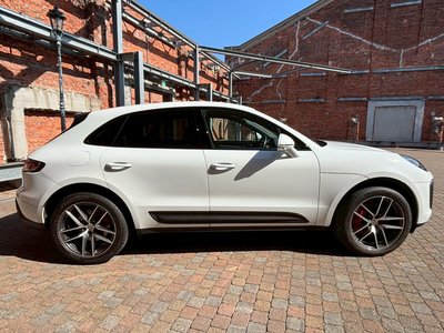 PORSCHE MACAN - 10