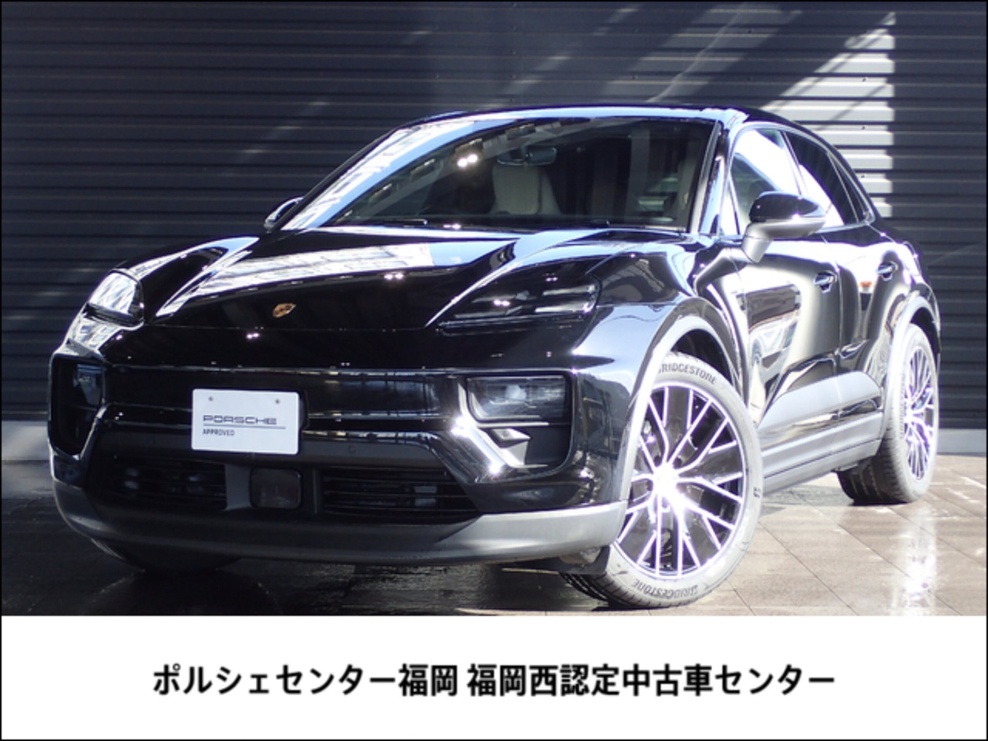 PORSCHE MACAN - View 1