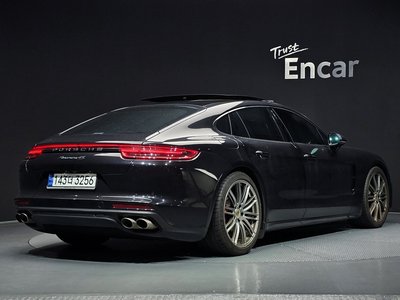 PORSCHE PANAMERA - 4