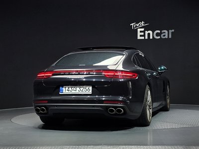 PORSCHE PANAMERA - 3