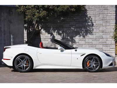 FERRARI CALIFORNIA T - 7