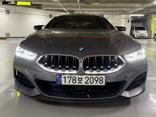 BMW 8 SERIES - View 1