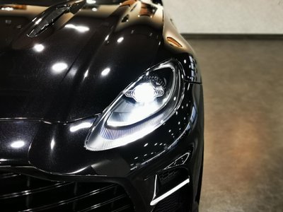 ASTON MARTIN DBX - 7